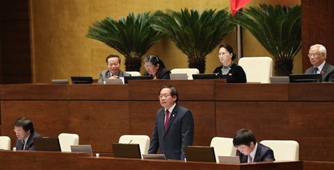 Bộ trưởng Bộ TT&TT Trương Minh Tuấn trả lời chất vấn vào sáng ngày 17/11/2017