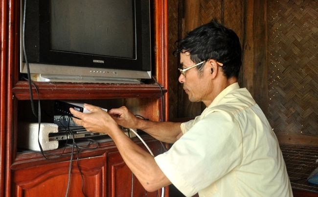 Mỗi hộ nghèo, cận nghèo sẽ được nhà nước hỗ trợ một bộ đầu thu truyền hình số mặt đất. Ảnh minh họa: Internet