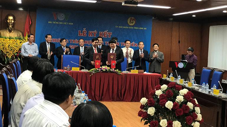 VOV và Đài PT-TH Long An mới ký hợp tác về tuyên truyền giai đoạn 2017-2020